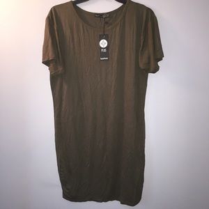 Boohoo Plus army green t-shirt dress